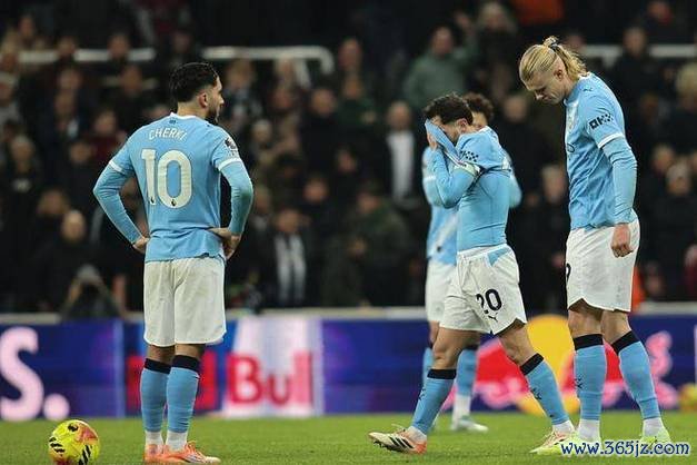 阿森纳笑晕？争冠3对手同轮翻车！6分断层领跑 第2至第12仅差5分