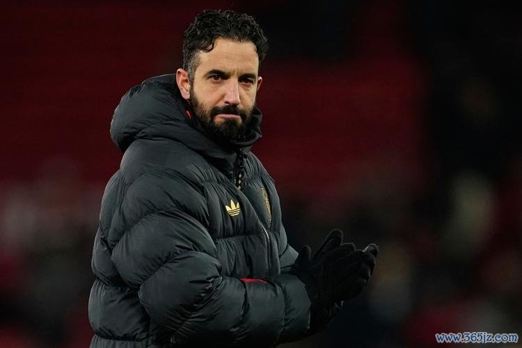 阿莫林因公开批评管理层被解雇，弗格森后曼联仍陷混乱