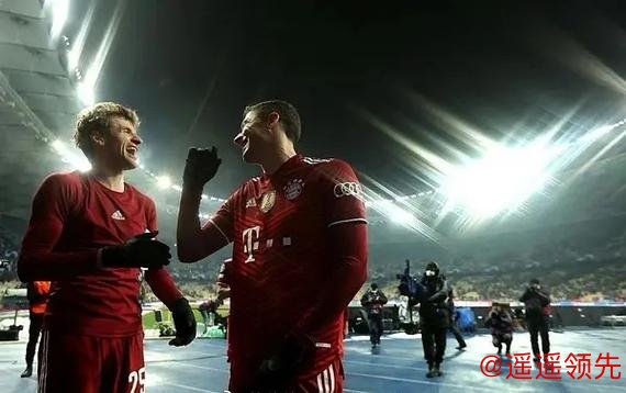 德甲-莱万+穆勒+蒂亚戈连场破门 拜仁客场3-1告捷