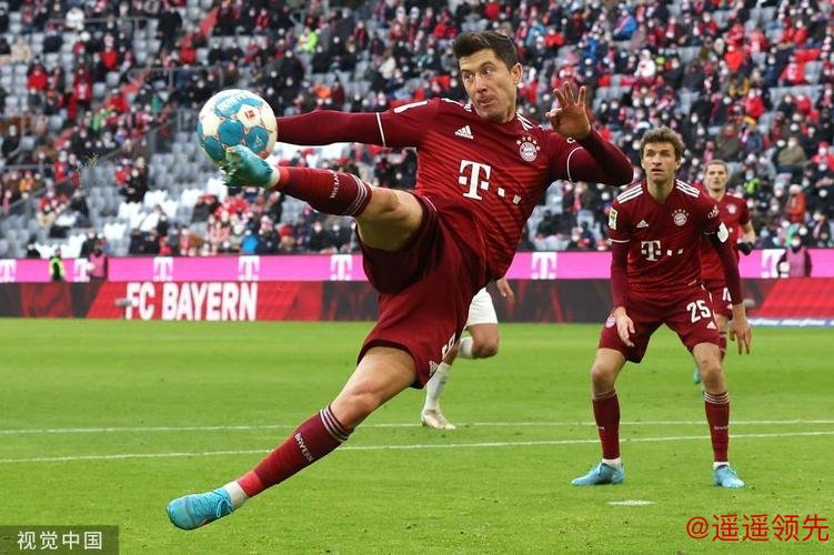 德甲-莱万2球再破纪录穆勒2传 拜仁4-0大胜多特