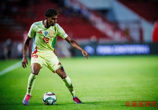 德甲-莱万2球库鸟传射 拜仁主场4比0轻取科隆