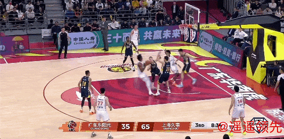 输球之后迅速反弹，上海大鲨鱼客场40分大胜广东队