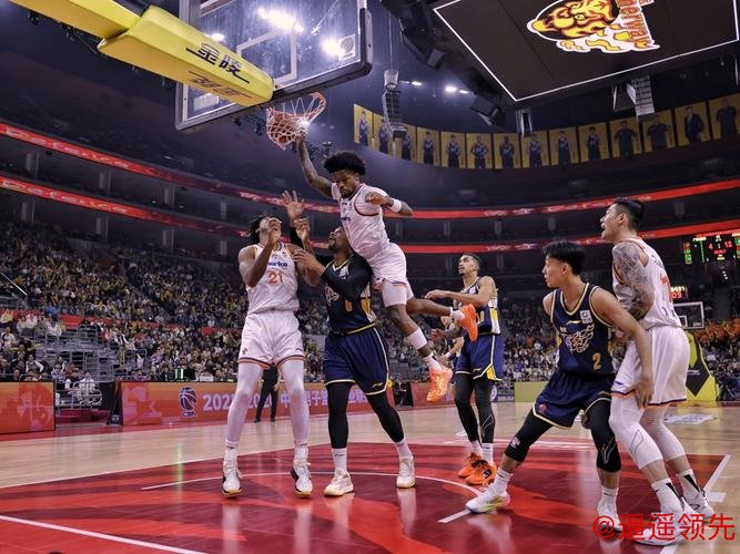 输球之后迅速反弹，上海大鲨鱼客场40分大胜广东队